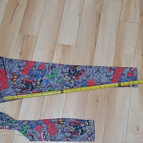 Women's medium Mighty Fine Marvel leggings - Picture 4 of 4